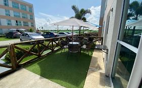 Flat Terreo Muro Alto Condomínio Clube com Sala Reversível para segundo quarto